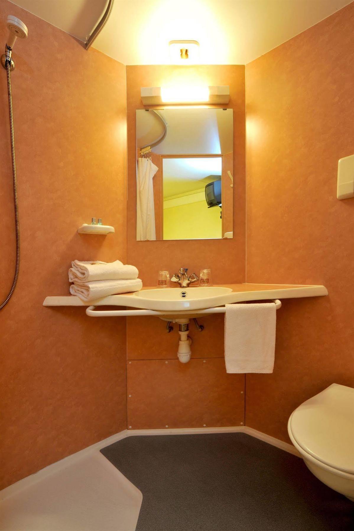 Hotel 4 Saisons Onet-le-Château エクステリア 写真
